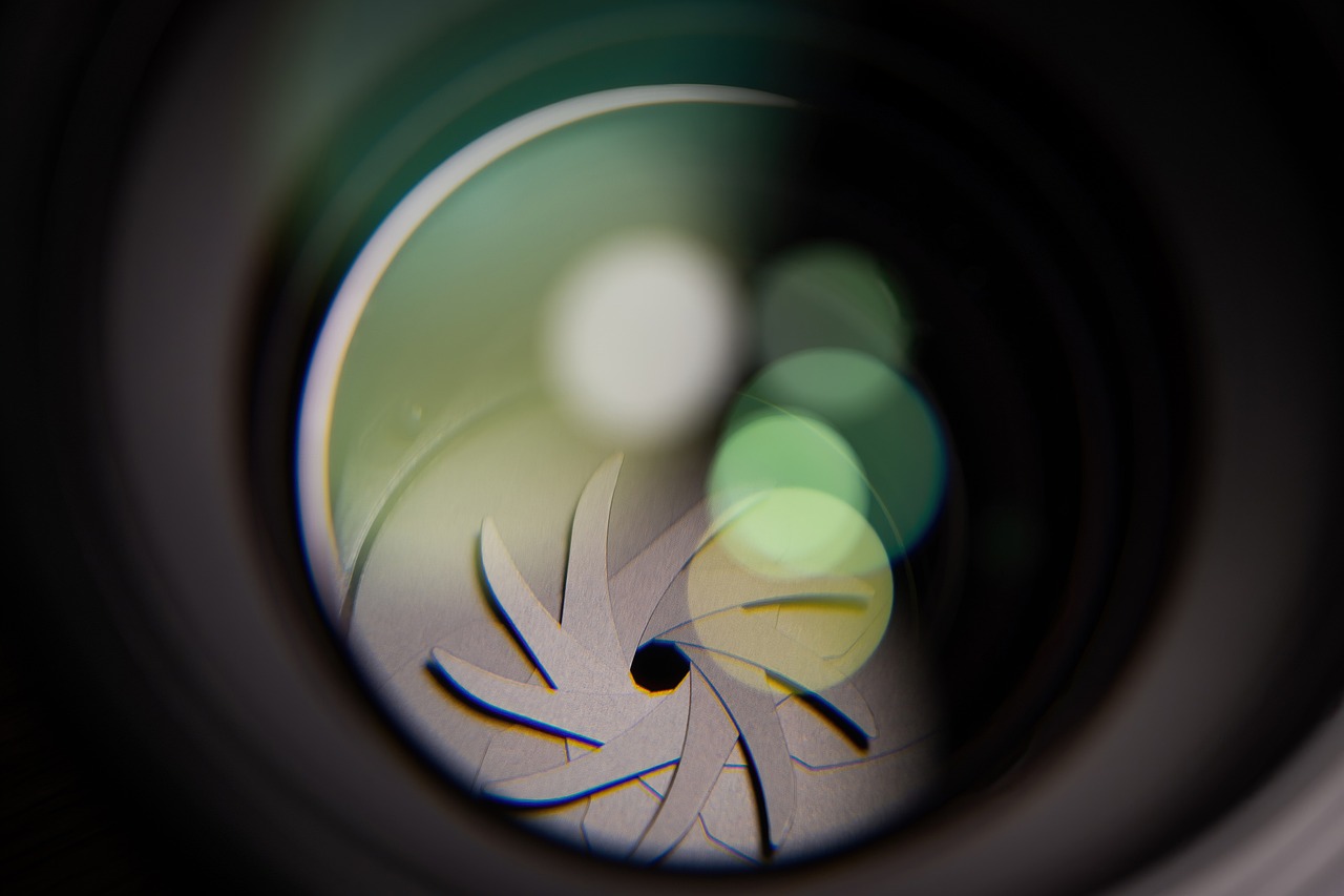 How to Change Aperture on Nikon Cameras